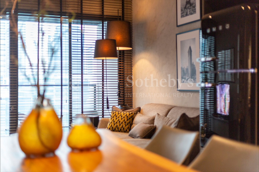 The Lofts Asoke: стильный лофт с 1 спальней в престижном районе Ваттана, всего 200 м от MRT Phetchaburi.