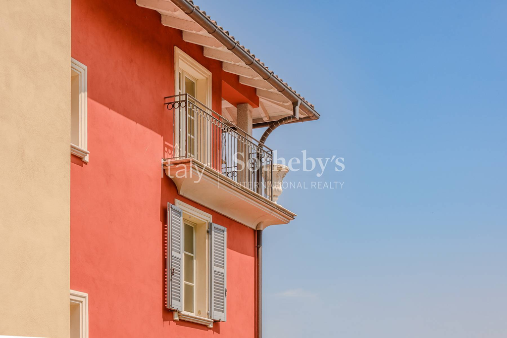 Stunning villa with terrace and view of Lake Maggiore