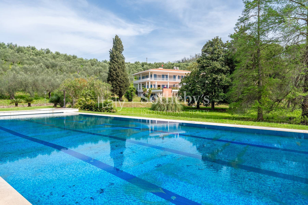 Elegant Tuscan Villa with pool, pond and dépandance