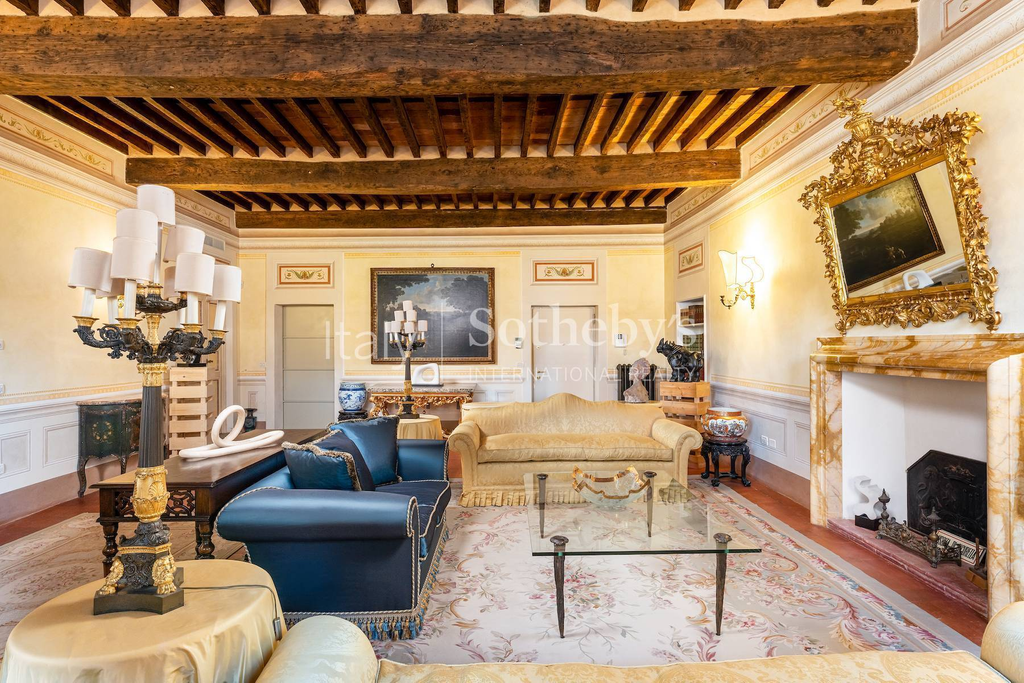 Elegant apartment in Pietrasanta