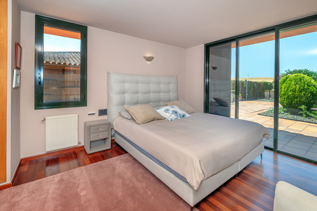 Elegant villa on the Torremirona golf course