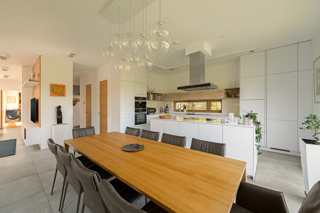 Contemporary Hillside Residence with Panoramic Green Views in Testvérhegy, Budapest III