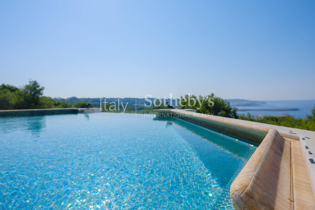 Prestigious villa with sea view pool