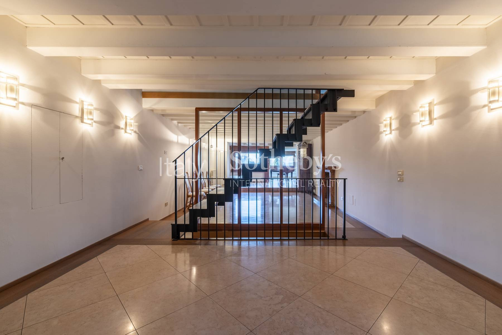 Historic townhouse with swimming pool garden panoramic terraces