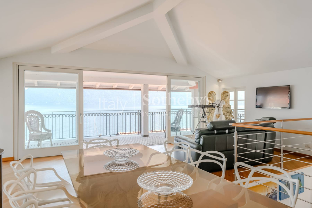 Stunning villa with terrace and view of Lake Maggiore