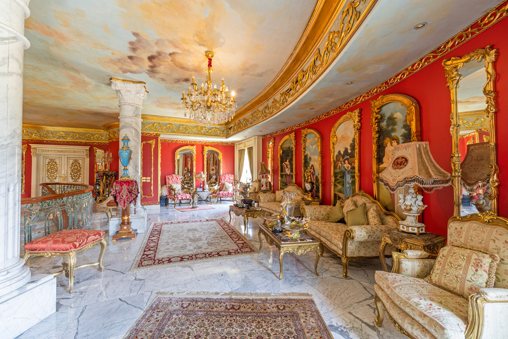 Роскошный французский особняк в Обур-Сити: 32,000 м² уединения и безопасности