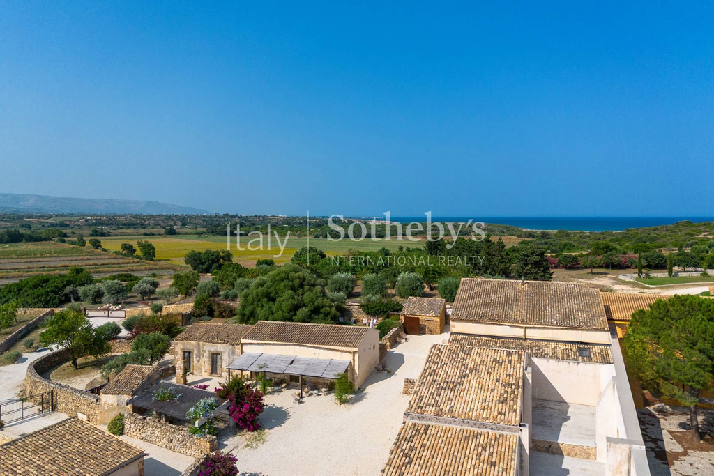 Historic farmhouse in the heart of the Vendicari Natural Reserve