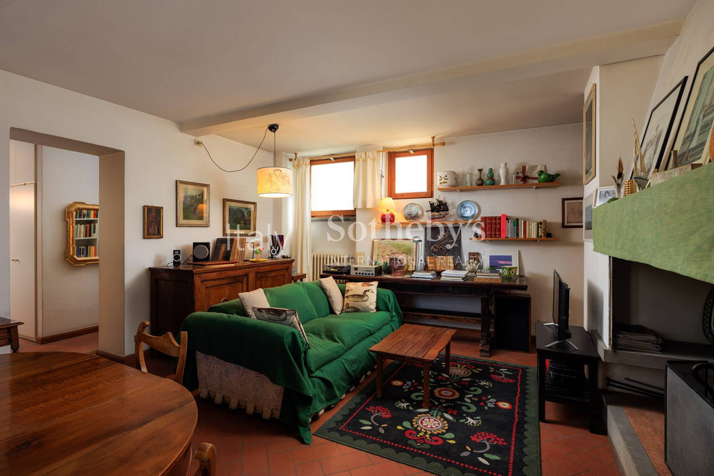 Ancient villa from the 1200s in a prestigious hilly area