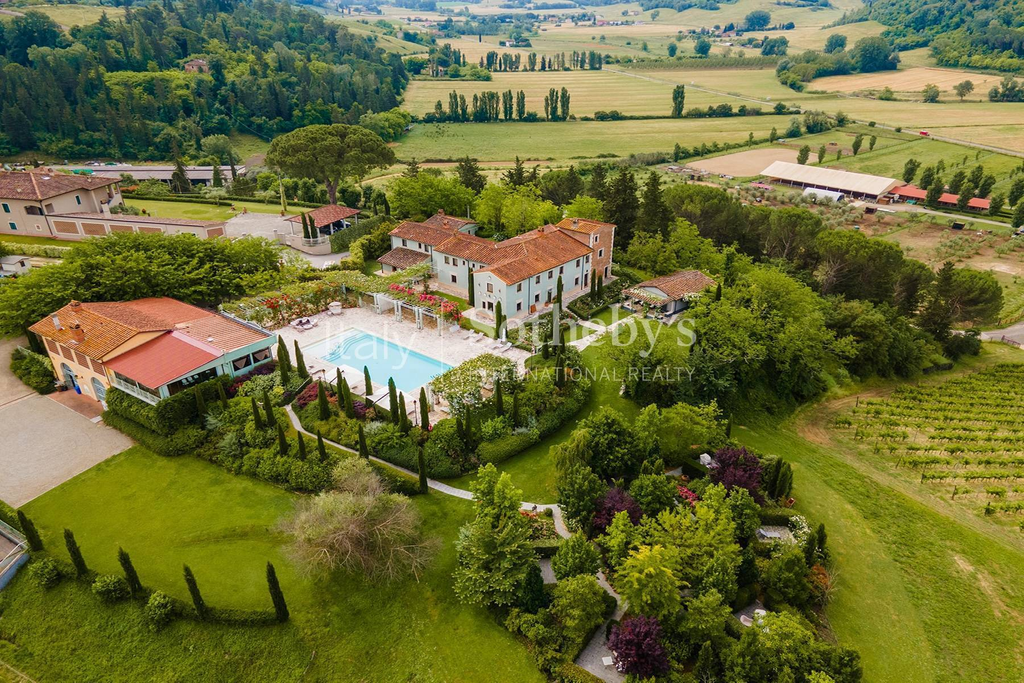 Stunning estate with stables in San Miniato