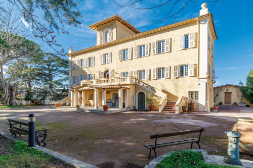 Historic estate with panoramic sea views for sale in Nice Fabron 42860