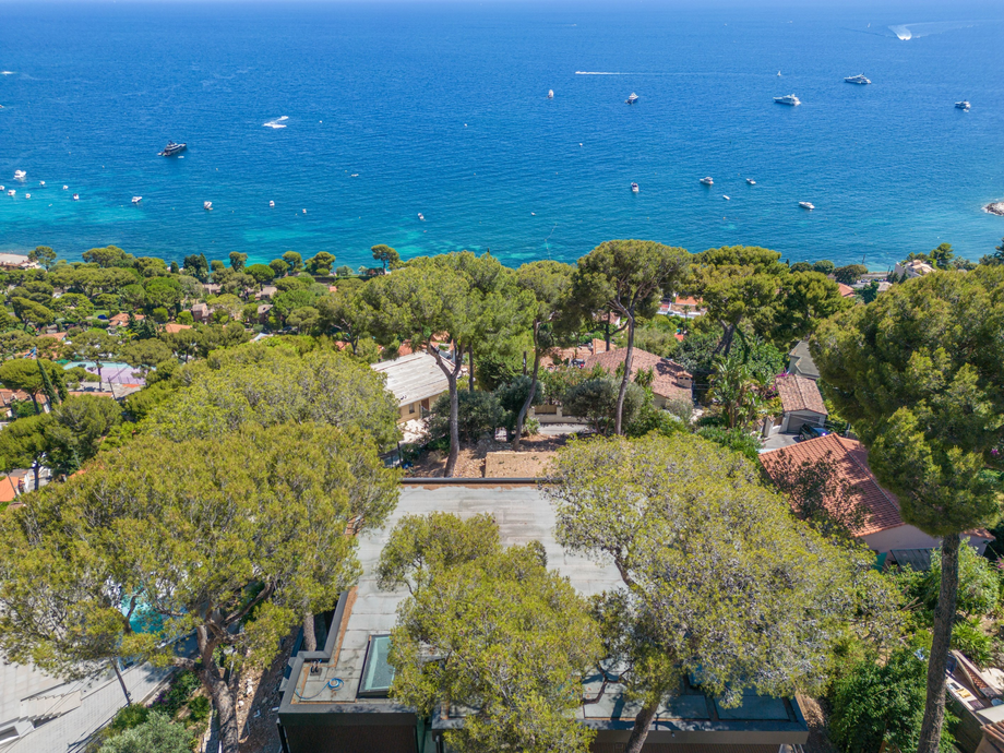 Èze seaside contemporary villa with panoramic sea views, infinity pool and flat…