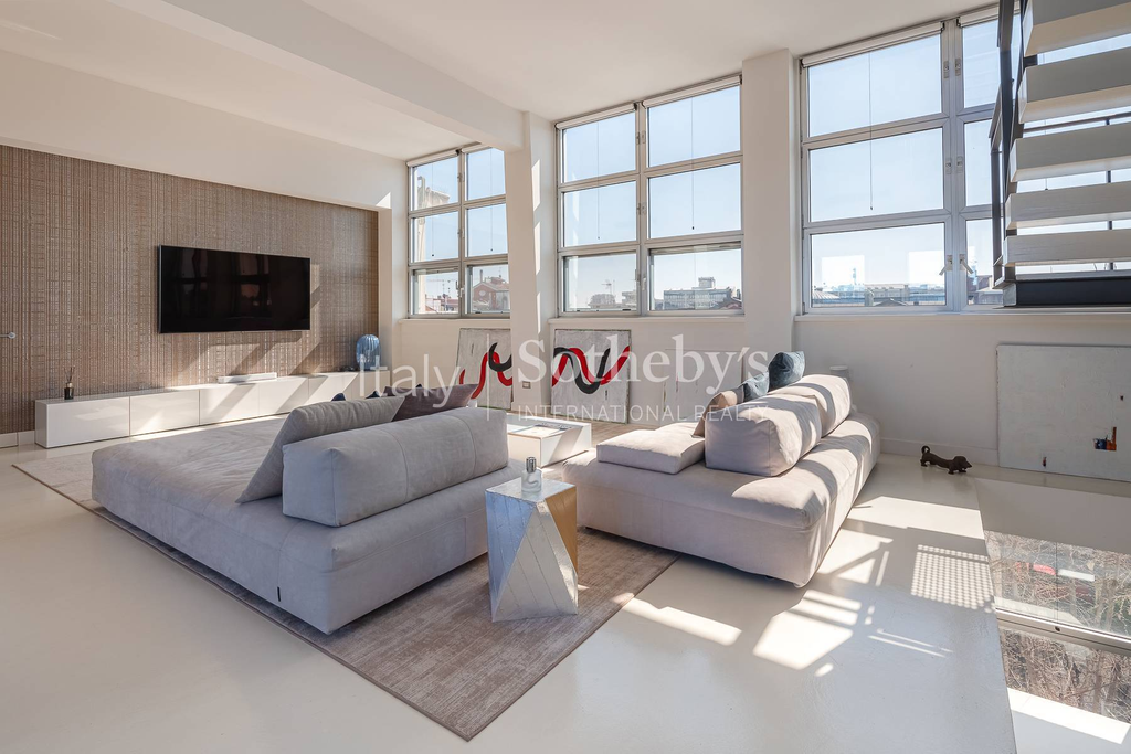 Three-level New York-style penthouse with terraces