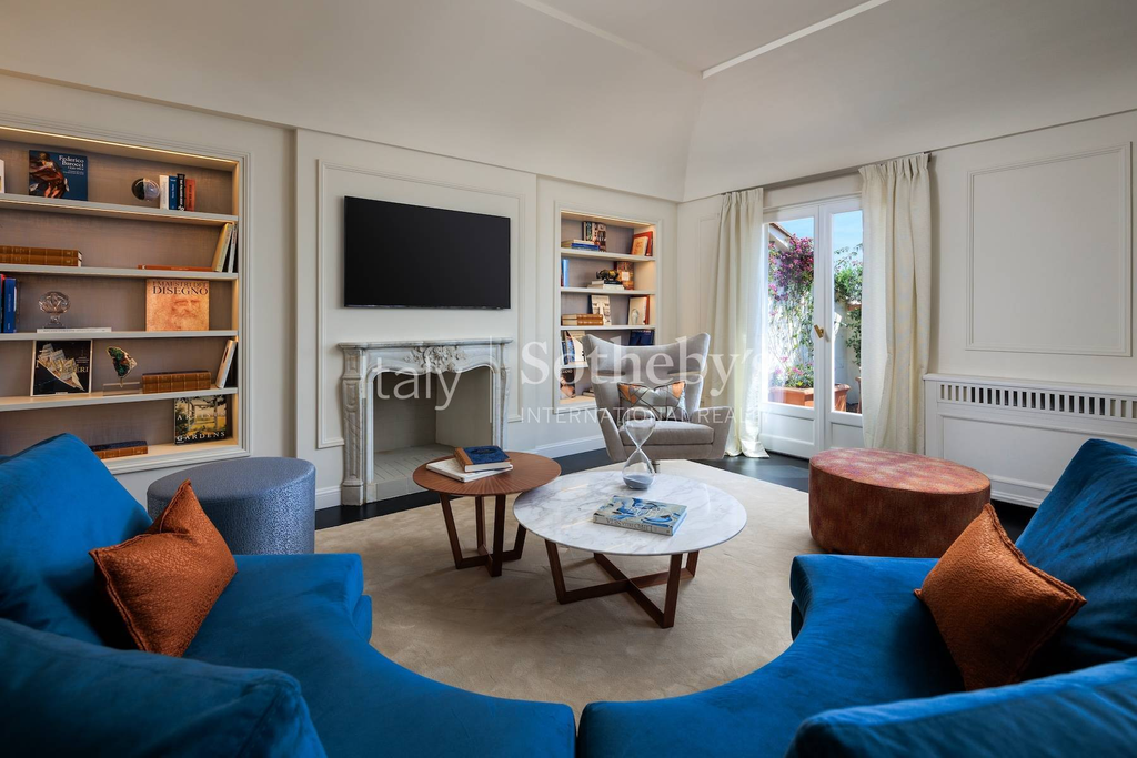 Stunning penthouse with panoramic views on the Lungarno