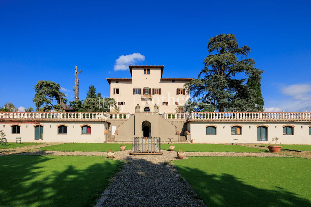 Exclusive resort recently renovated in Tuscany