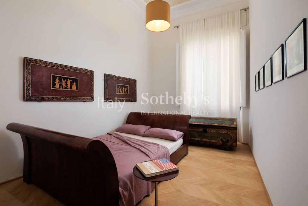 A refined and elegant apartment in heart of Florence