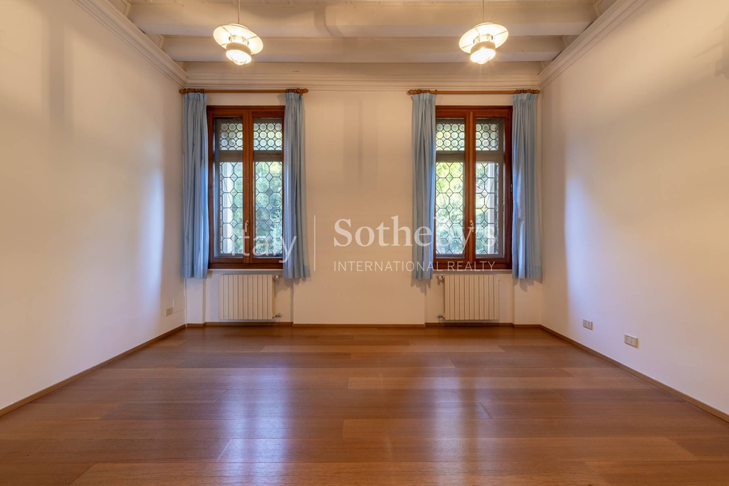 Historic townhouse with swimming pool garden panoramic terraces