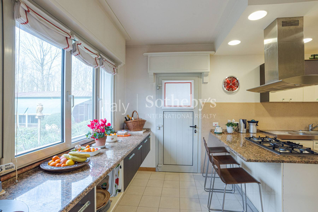 Private country villa with garden and private land