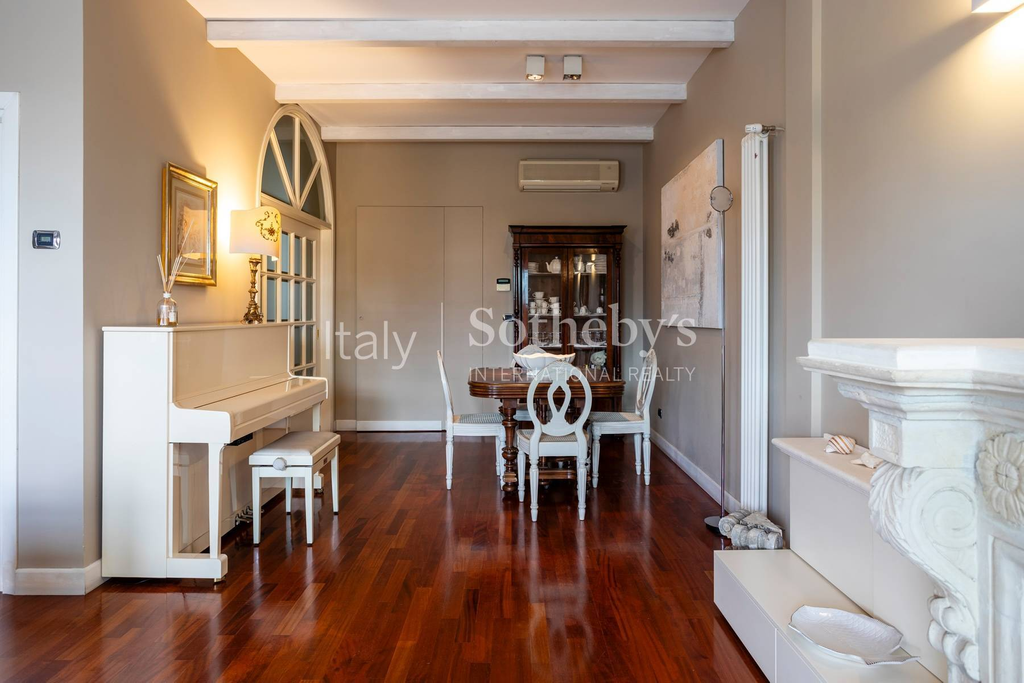 Elegant seafront property on the cliffs of Catania