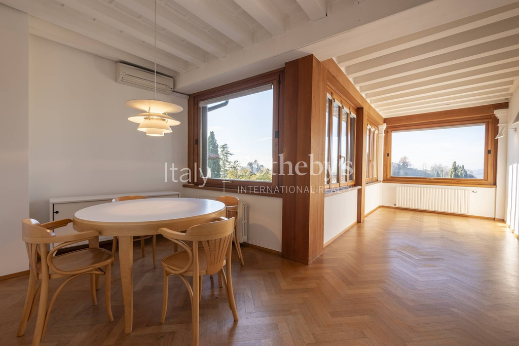 Historic townhouse with swimming pool garden panoramic terraces