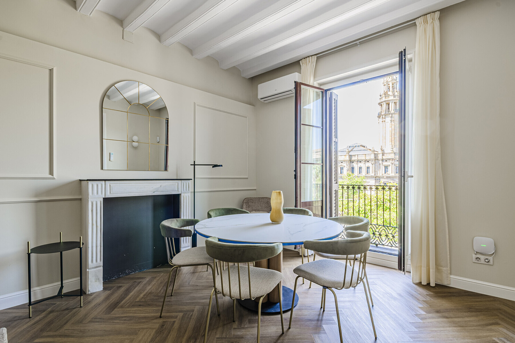 Beautiful apartment in a building with swimming pool Port Vell