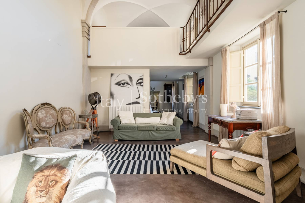Elegant loft in historic building in Lucca