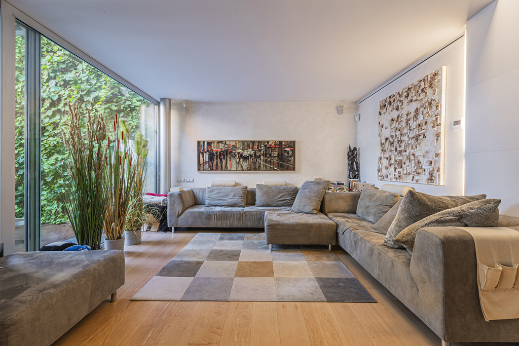 House with elevator, parking and swimming pool in Les Corts