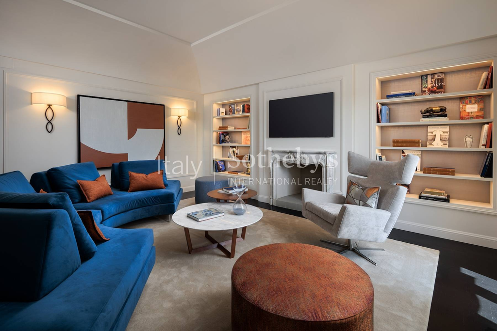 Stunning penthouse with panoramic views on the Lungarno