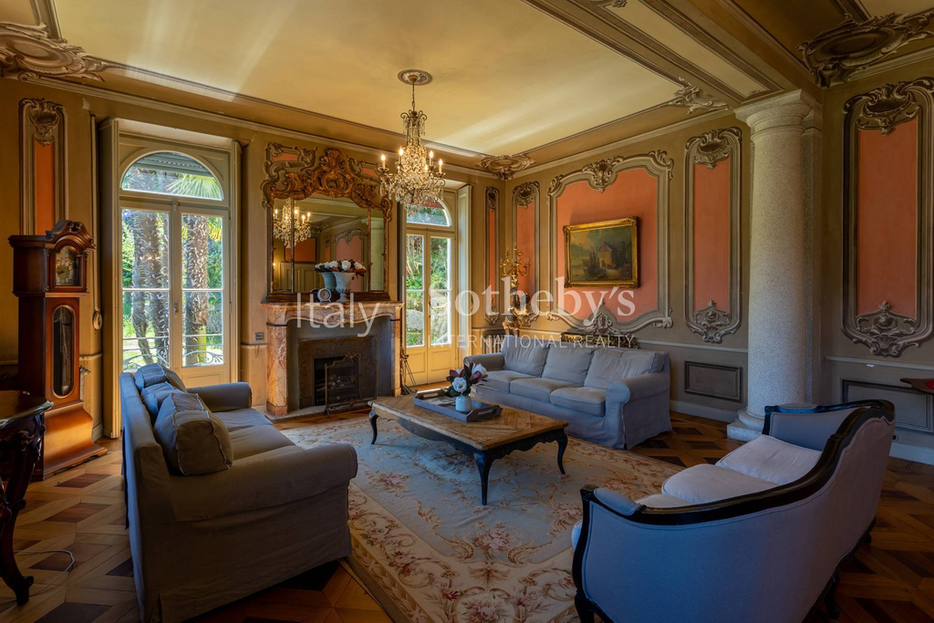 Beautiful historic villa overlooking Lake Maggiore