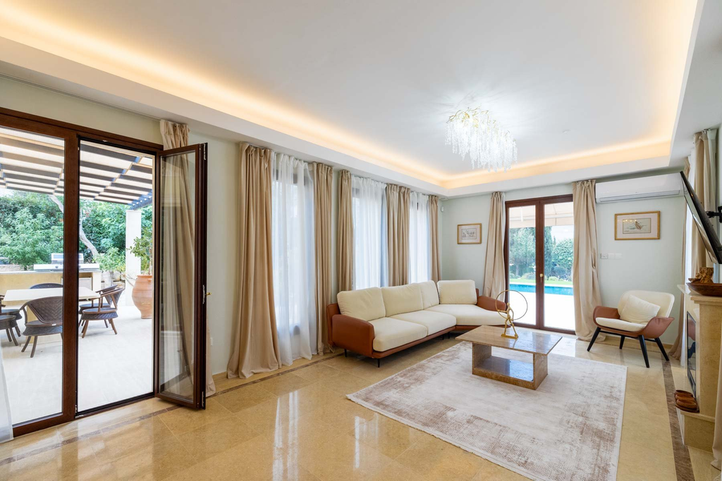 Трехкомнатный бунгало в гольф-курорте Aphrodite Hills, Пафос