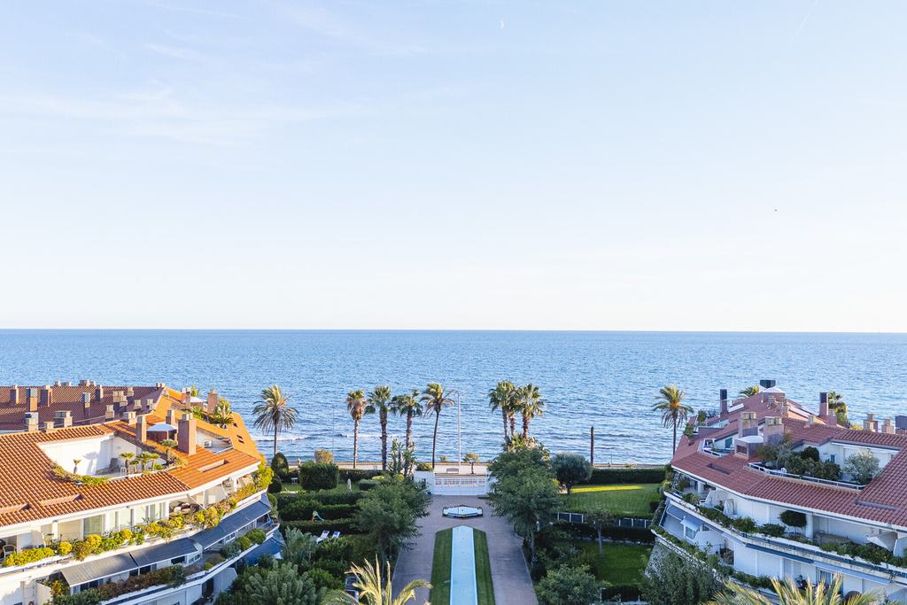 Exceptional apartment in Sitges sea front line