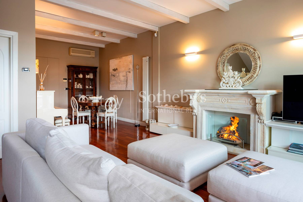 Elegant seafront property on the cliffs of Catania