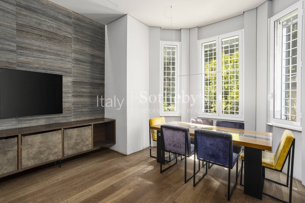 Elegant apartment with private garden