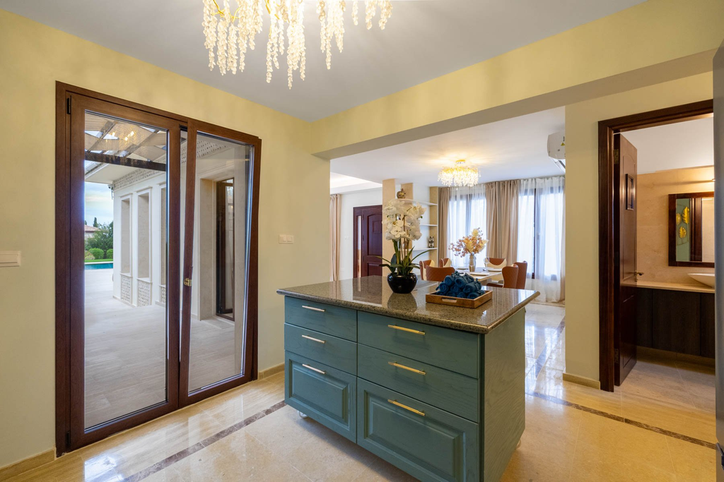 Трехкомнатный бунгало в гольф-курорте Aphrodite Hills, Пафос