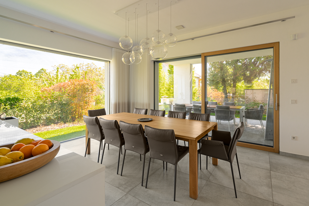 Contemporary Hillside Residence with Panoramic Green Views in Testvérhegy, Budapest III