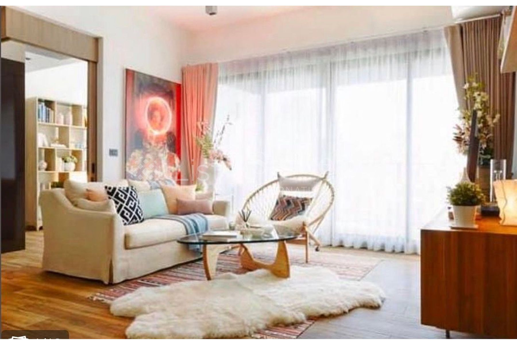 The Lofts Asoke: стильный лофт с 1 спальней в престижном районе Ваттана, всего 200 м от MRT Phetchaburi.