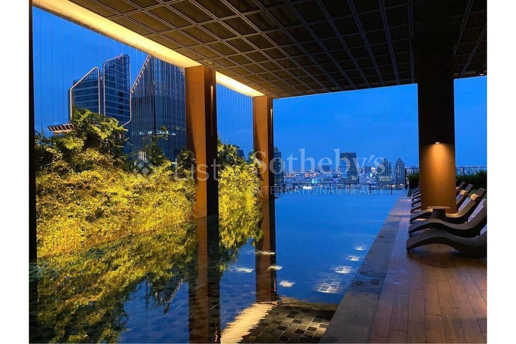 The Lofts Asoke: стильный лофт с 1 спальней в престижном районе Ваттана, всего 200 м от MRT Phetchaburi.