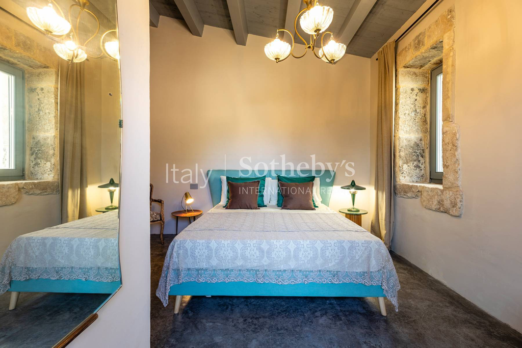 Prestigious farmhouse nestled in the countryside of Noto