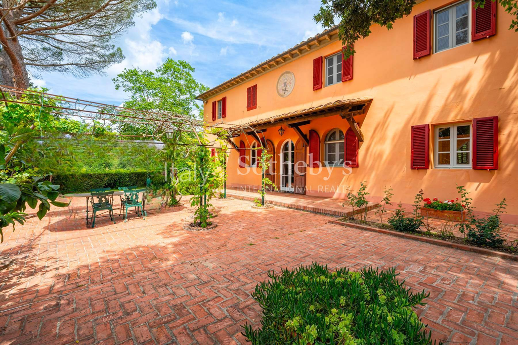 Villa La Dolce Vita: Tuscan Retreat with pool and views