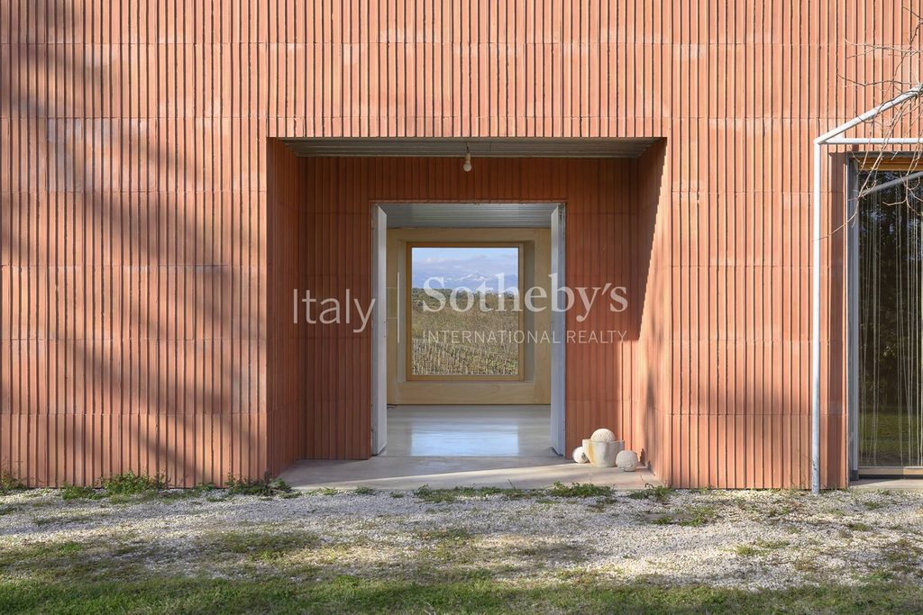 Contemporary villa with views of the Abruzzo mountains