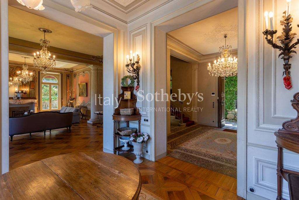 Beautiful historic villa overlooking Lake Maggiore