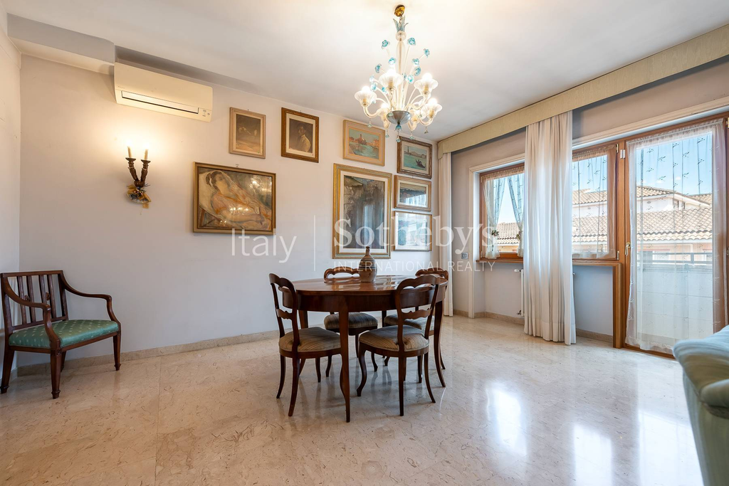Penthouse overlooking St. Peter’s Dome in Prati area