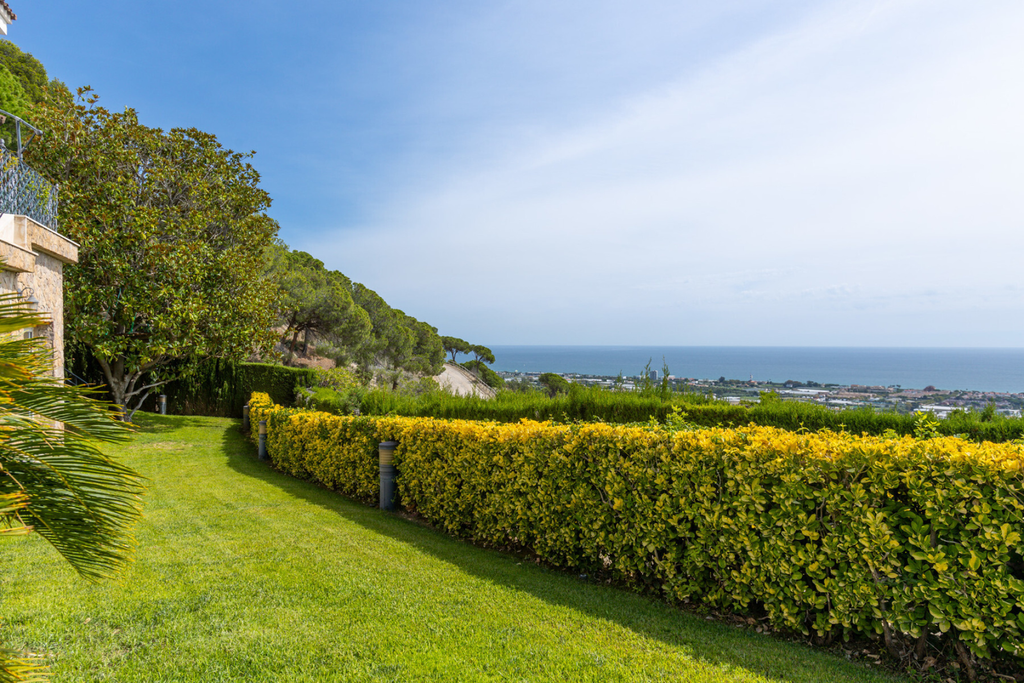 A Luxury Hideaway with Breathtaking Sea Views - Costa BCN