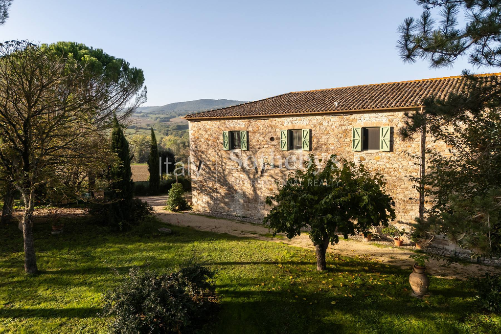 Restored country house in historic hamlet near Todi