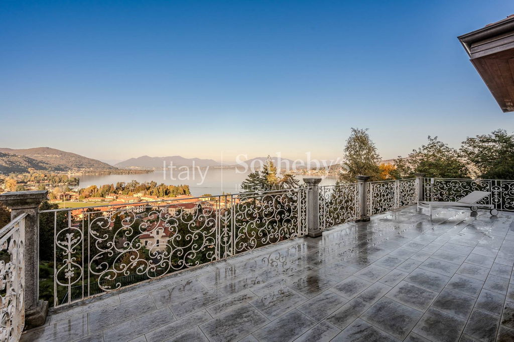 Enchanting historic residence with Lake Maggiore view