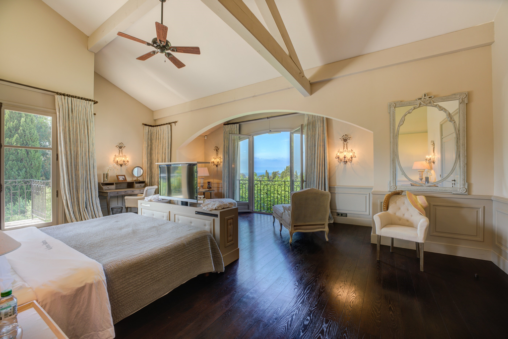 La Ferme Blanche at Cap d'Antibes – Luxurious bastide, guest house, and Mediter…