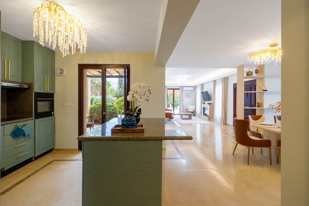 Трехкомнатный бунгало в гольф-курорте Aphrodite Hills, Пафос