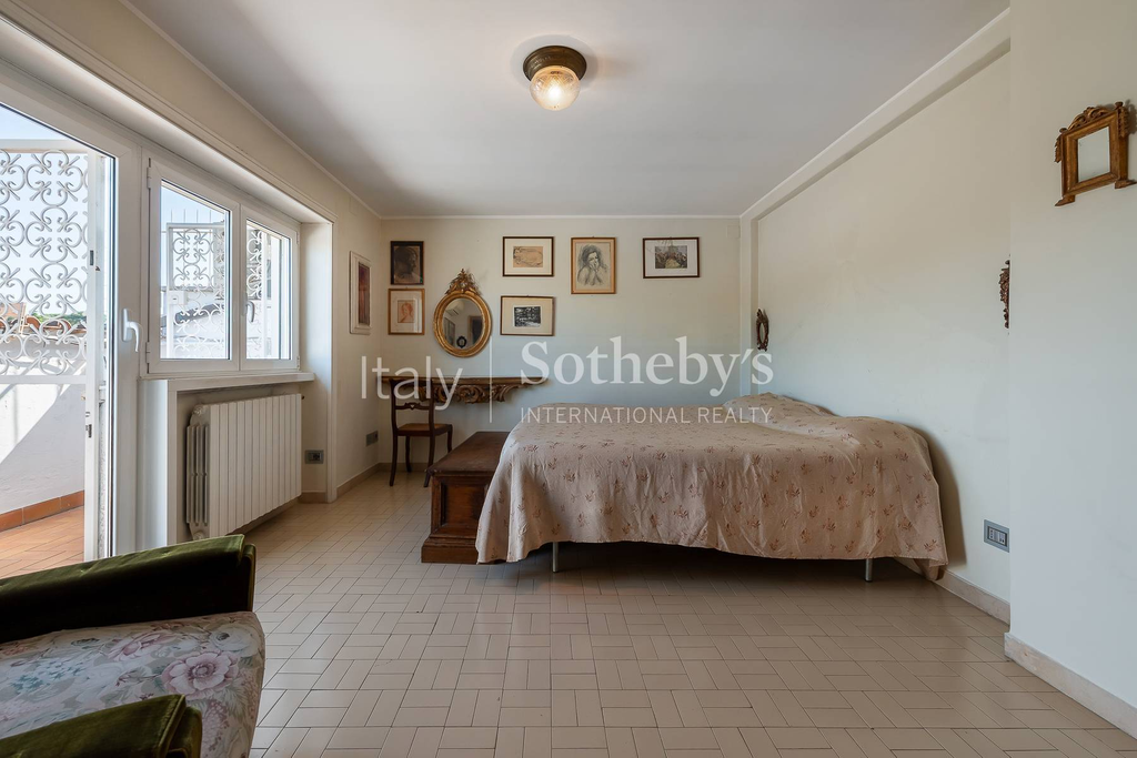 Penthouse overlooking St. Peter’s Dome in Prati area