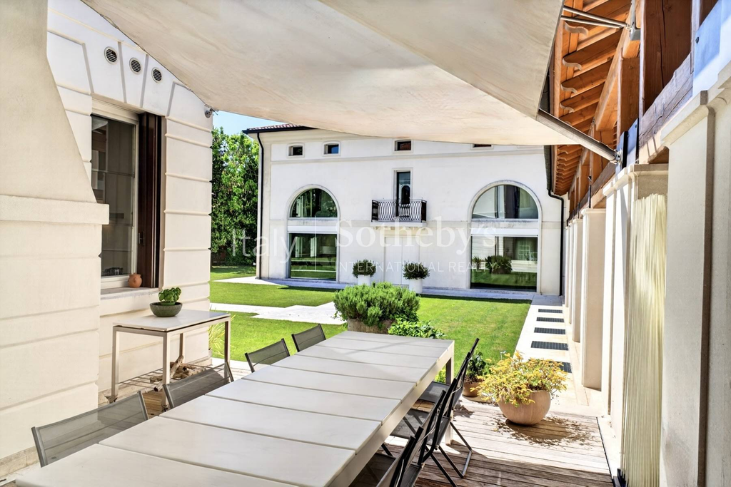 Prestigious Estate with Private Park in the Heart of Veneto