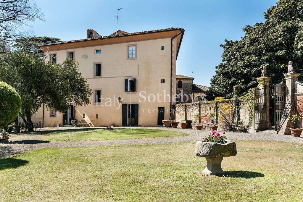 Enchanting historic residence in the Pisan countryside
