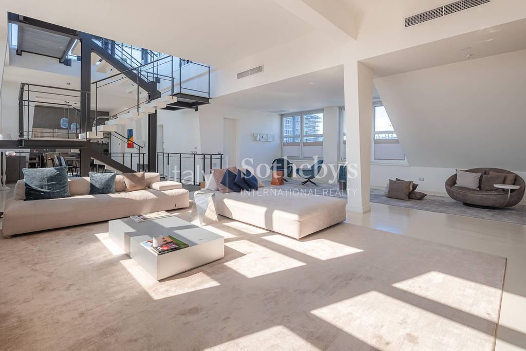 Three-level New York-style penthouse with terraces